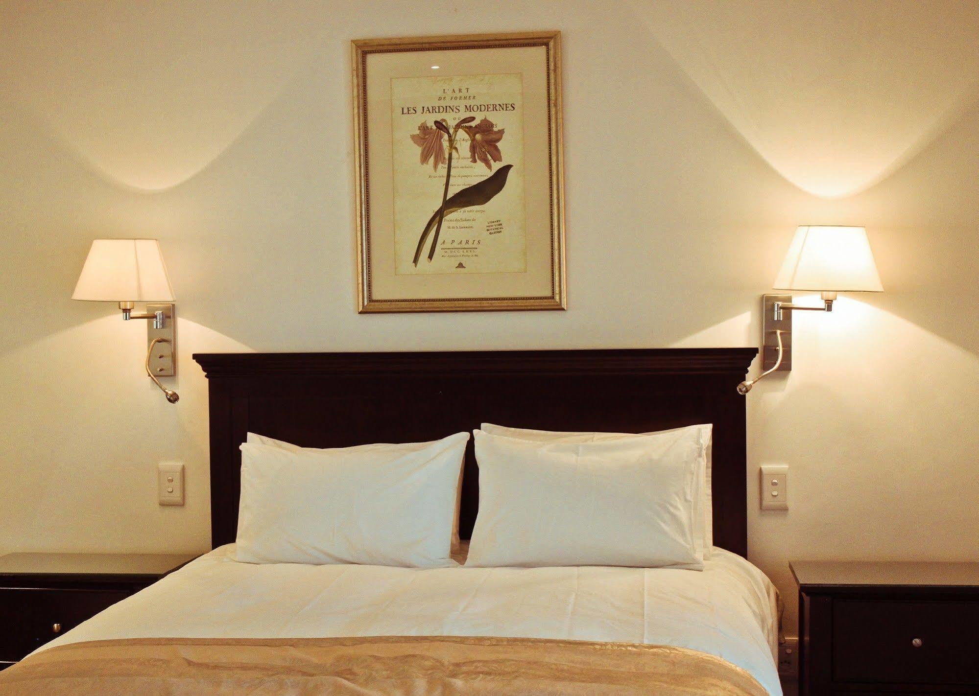 The Coach House At Val Du Charron Hotell Wellington Exteriör bild